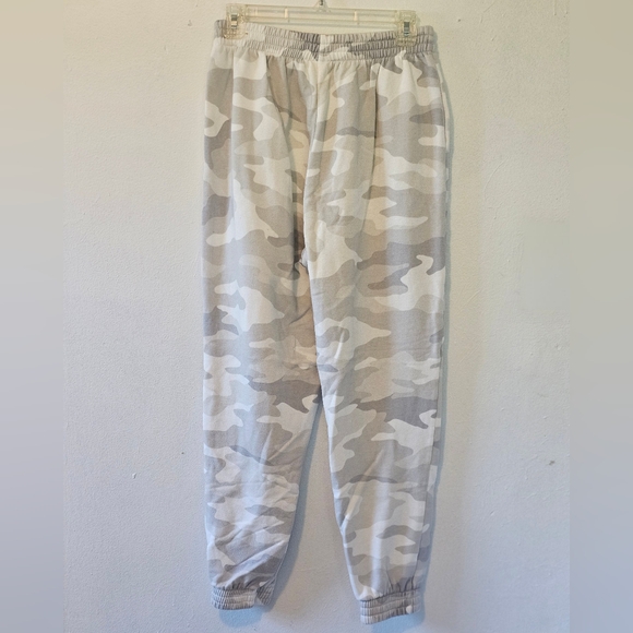 Pink gray camouflage joggers. - Picture 5 of 6